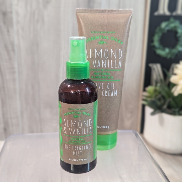 Bath & Body Works "Almond & Vanilla" Natural Almond Oil Fine Fragrance Mist - Picture 1 of 4